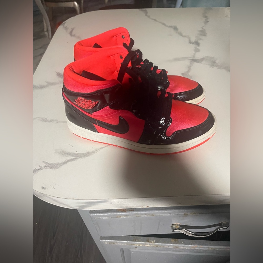 Women’s sneaker size 10 Jordan
Air Jordan 1 Mid "Hot Punch" sneakers
